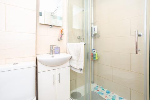 3 Oak Path, Bushey, WD23 4UJ
