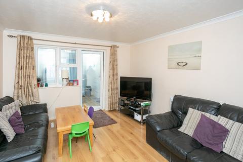3 Oak Path, Bushey, WD23 4UJ