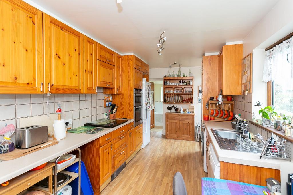 Aldenham Road, Bushey, Hertfordshire, WD23 3 bed semidetached house