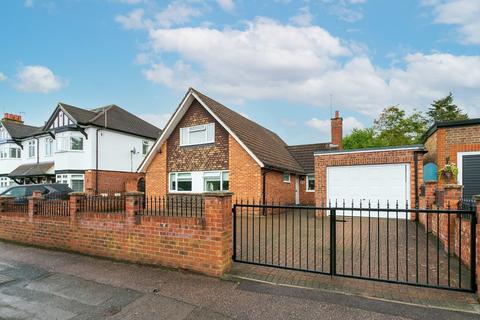 4 bedroom detached house for sale - Falconer Road, Bushey, Hertfordshire, WD23