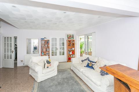 22 Falconer Road, Bushey, WD23 3AD