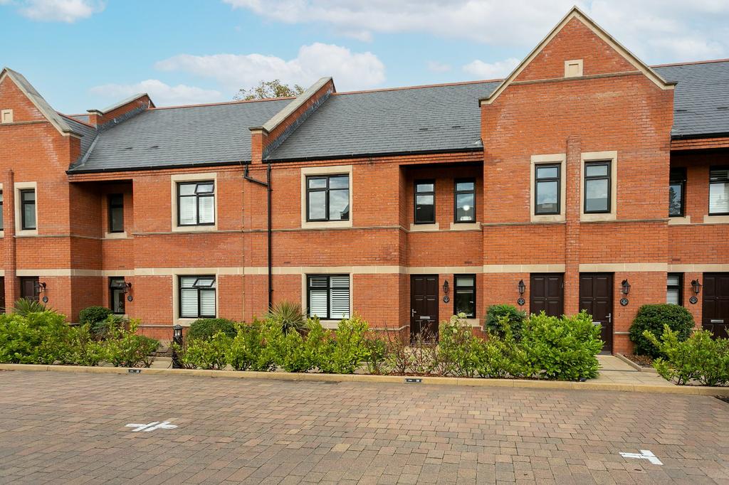 Eton House, Marlborough Drive, Bushey, Herts, WD23 2 bed apartment for