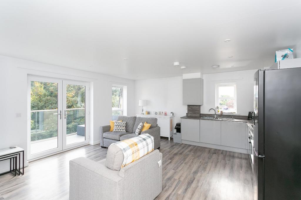 Park Avenue, Bushey, Hertfordshire, WD23 1 bed apartment for sale £75,000