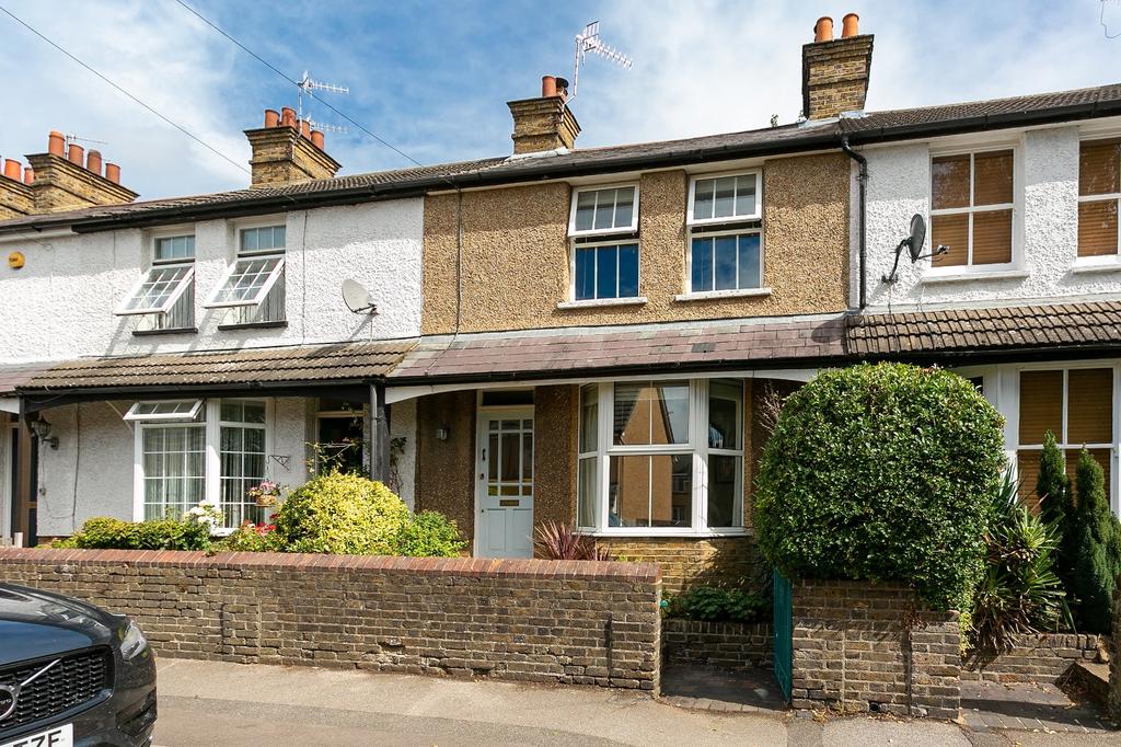 Ebberns Road, Hemel Hempstead, Hertfordshire, HP3 2 bed terraced house