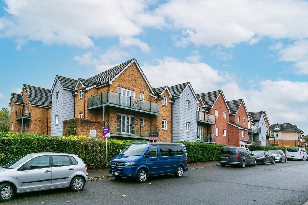 Willow Court, Ebberns Road, Hemel Hempstead, Hertfordshire, HP3 2 bed