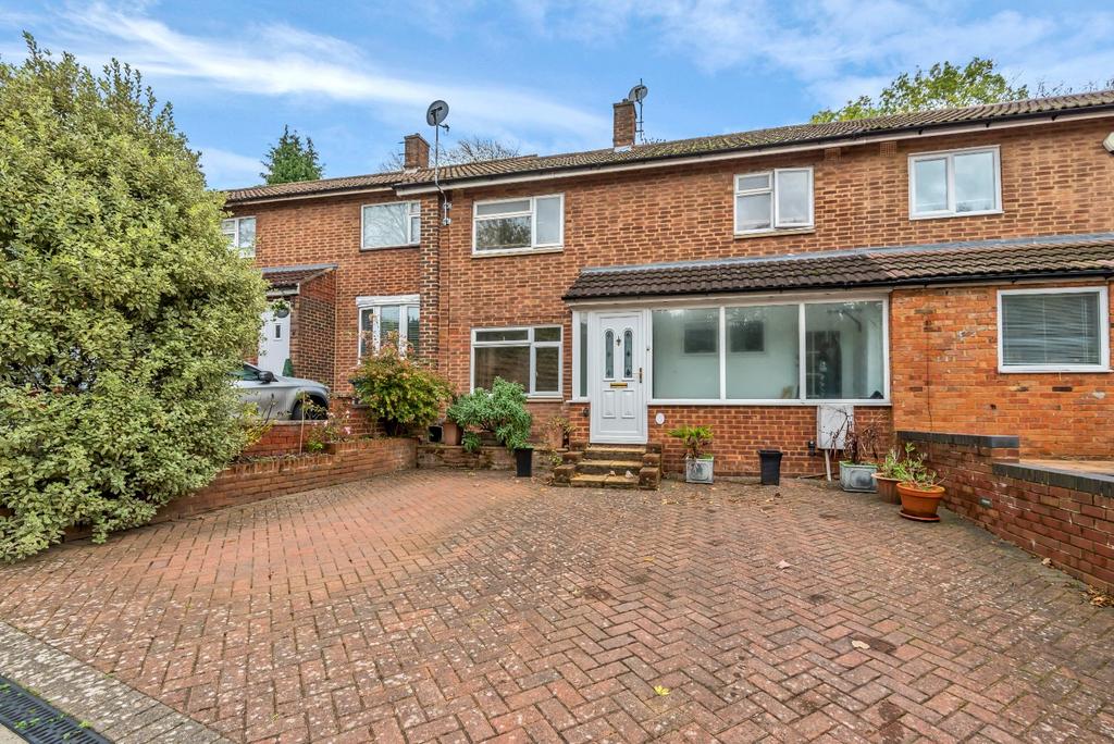 Barnacres Road, Hemel Hempstead, Hertfordshire, HP3 3 bed terraced