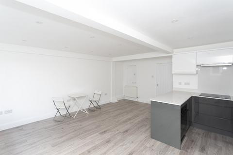 2 bedroom apartment to rent, The Square, Marlowes, Hemel Hempstead, Hertfordshire, HP1