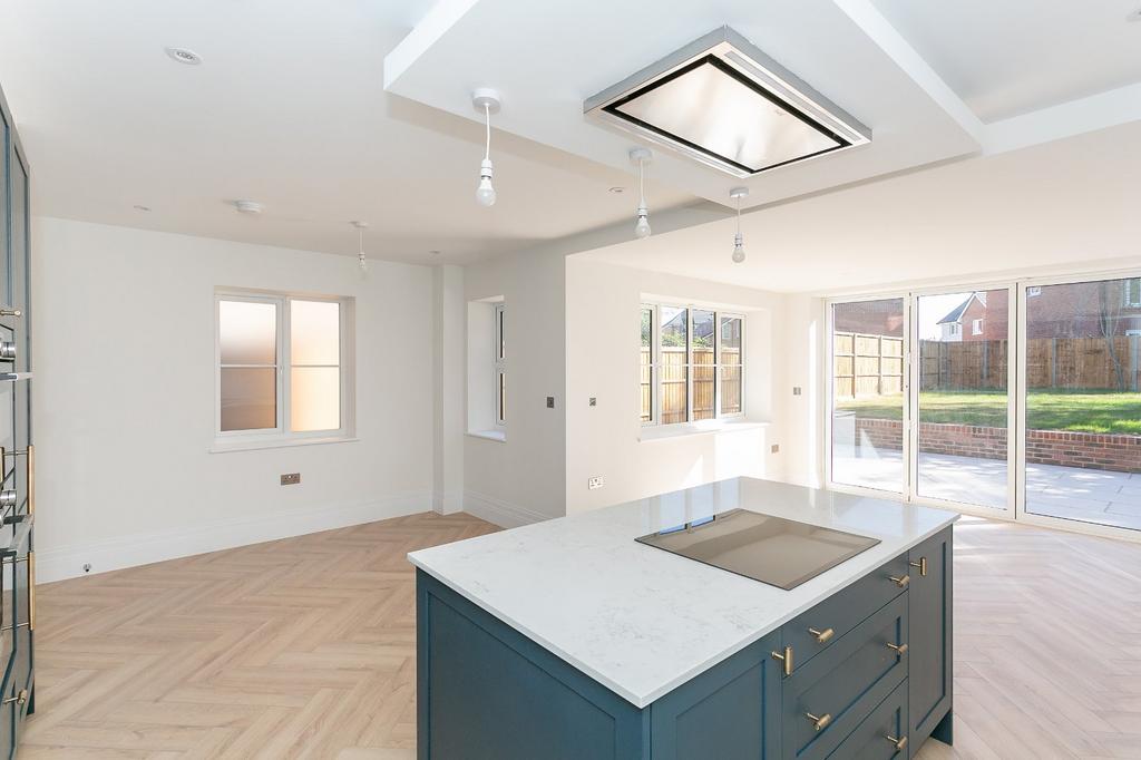 Little Bushey Lane, Bushey, WD23 4 bed detached house for sale £1,195,000