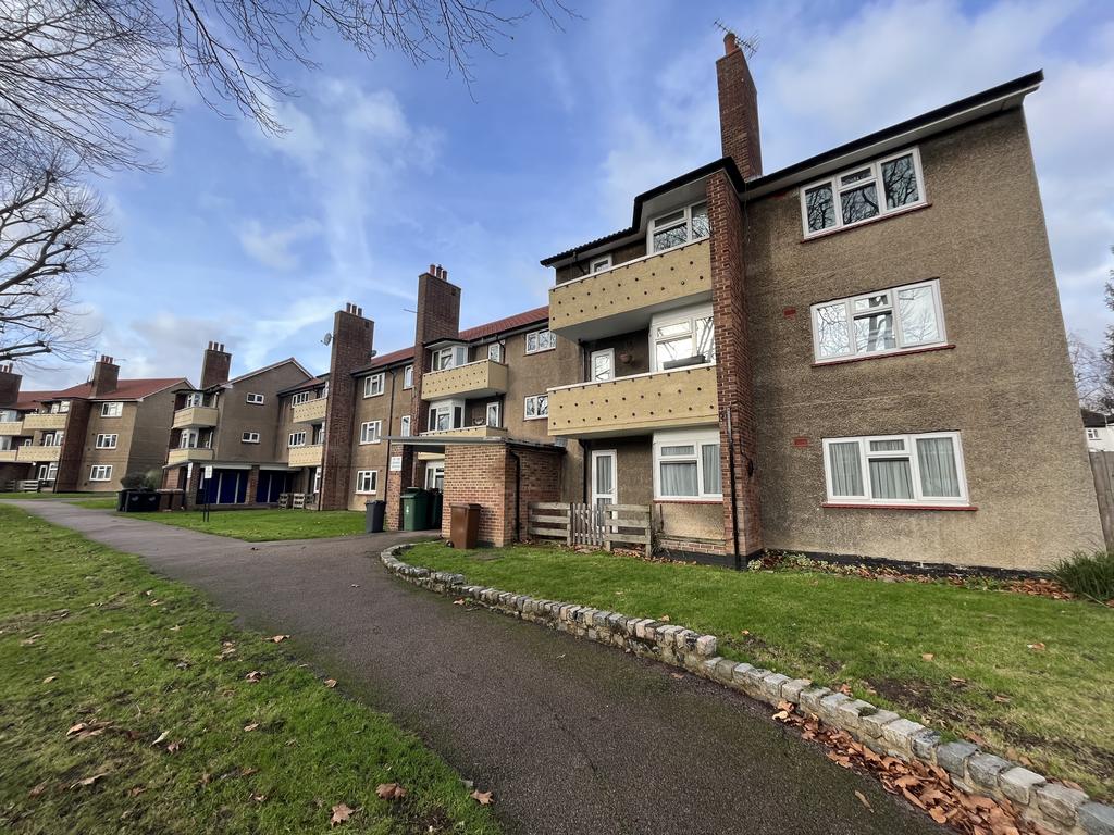 Gordon Avenue, Highams Park, E4 2 bed flat for sale £335,000
