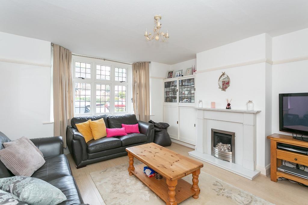 Woodland Drive, Watford... 3 bed semidetached house £900,000