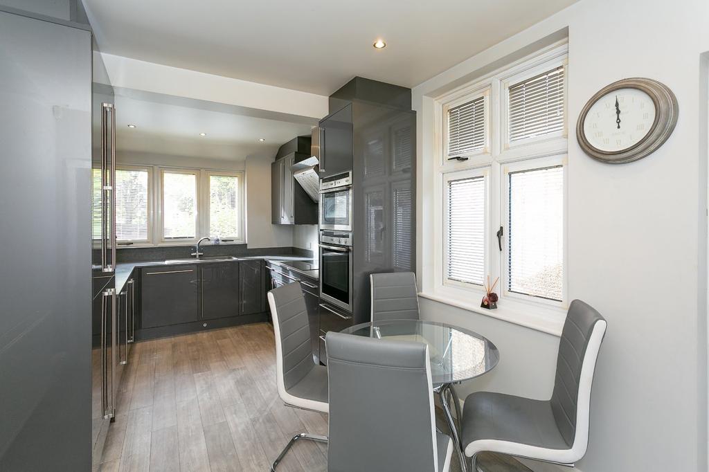 Woodland Drive, Watford... 3 bed semidetached house £900,000