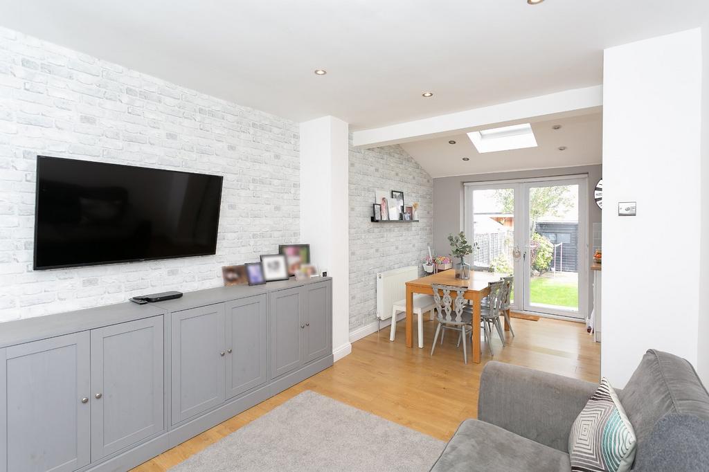 Kingswood Road, Watford... 3 bed end of terrace house £550,000