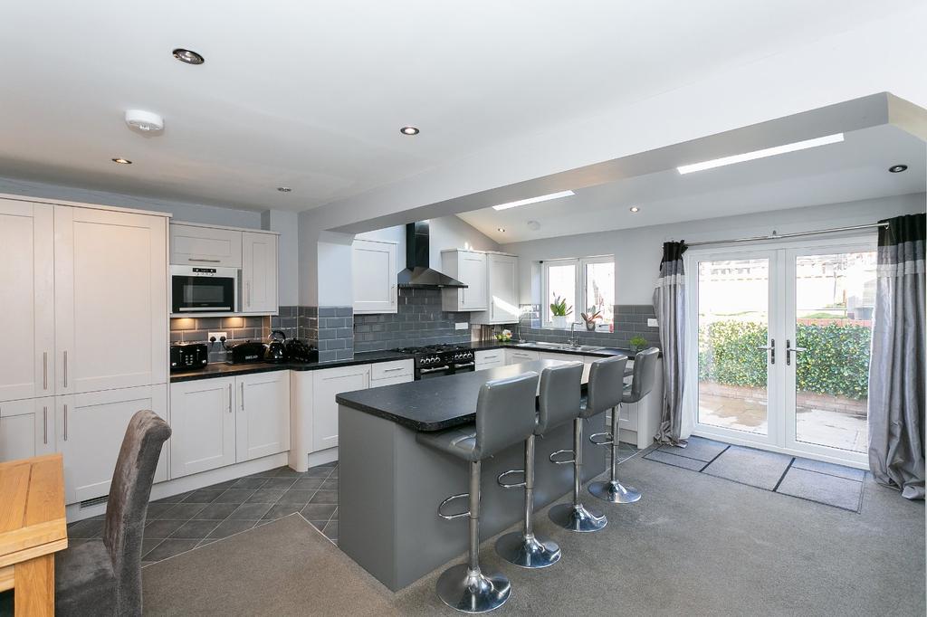 Mutchetts Close, Watford, Hertfordshire, WD25 3 bed semidetached house