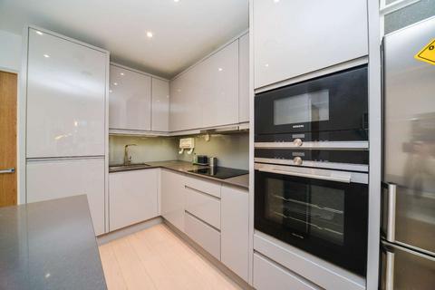 4 bedroom house to rent, Thonrey Close, Colindale, London