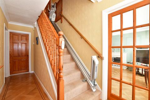 17 The Summit, Loughton, IG10 1SW