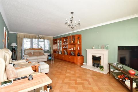 17 The Summit, Loughton, IG10 1SW