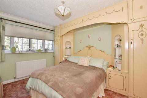 17 The Summit, Loughton, IG10 1SW