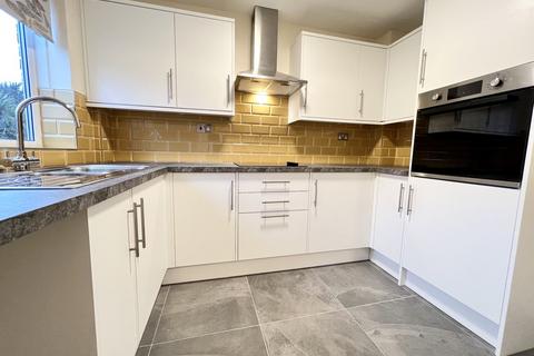 3 bedroom terraced house to rent, Cross Keys Court, Brackley