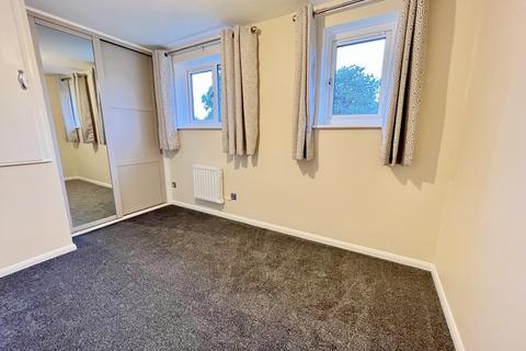 3 bedroom terraced house to rent, Cross Keys Court, Brackley