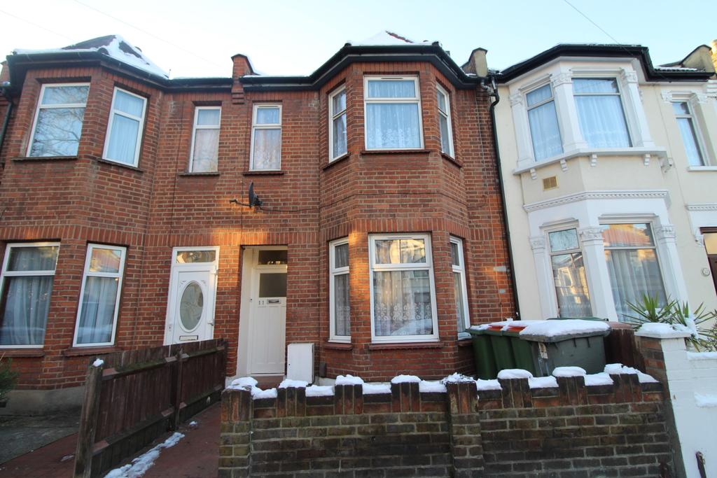 11 Aintree Avenue, London 3 bed terraced house to rent £2,100 pcm (£