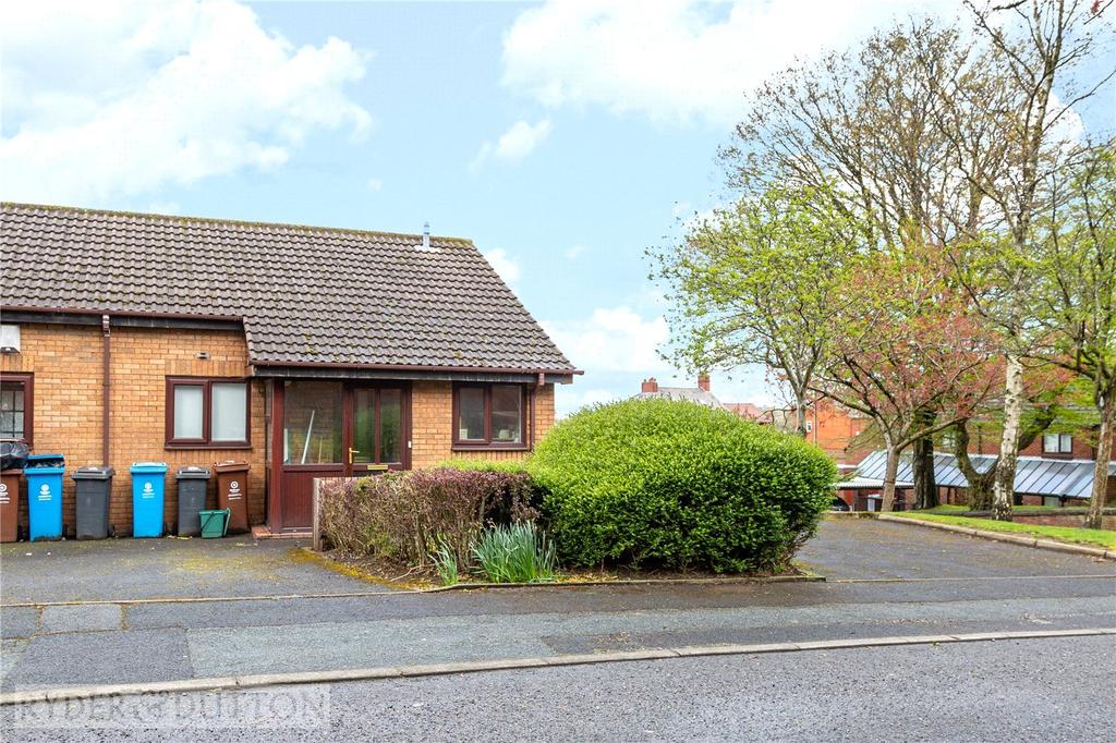 Woodfield Close, Oldham, OL8 2 bed bungalow £55,000