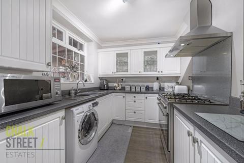 63 Usk Road, Aveley, South Ockendon, RM15 4PA