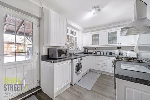 63 Usk Road, Aveley, South Ockendon, RM15 4PA