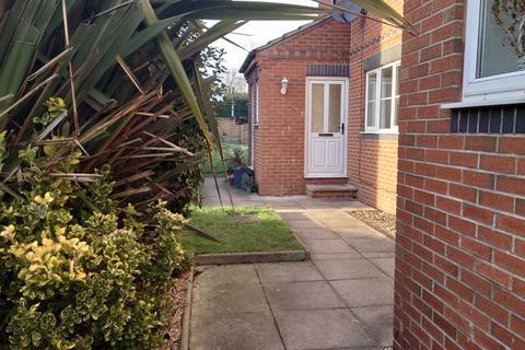 2 bedroom apartment to rent, Rock Court, Morley