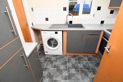 2 bedroom apartment to rent, Rock Court, Morley