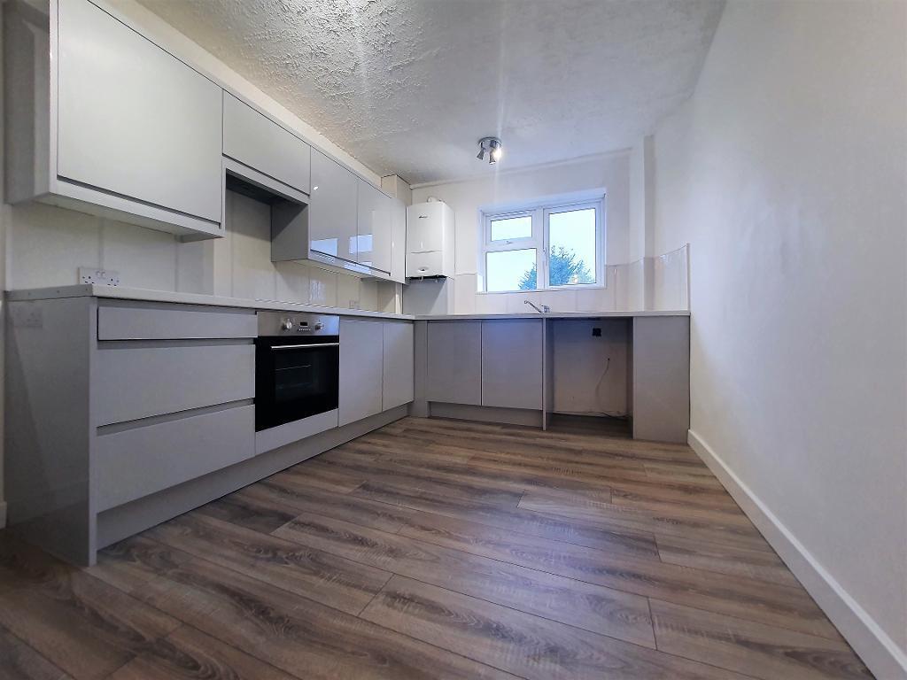 Sundon Park Road, Luton, Bedfordshire, LU3 3BH 3 bed apartment to rent