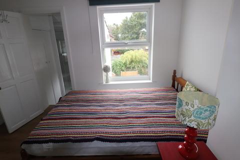 1 bedroom in a house share to rent, Heigham Street - UB