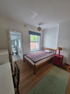 1 bedroom in a house share to rent, Heigham Street - UB