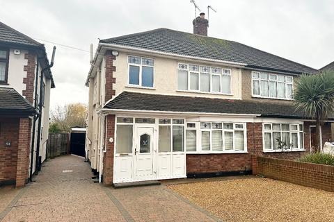 3 bedroom semi-detached house to rent, Squirrels Heath Road, Romford