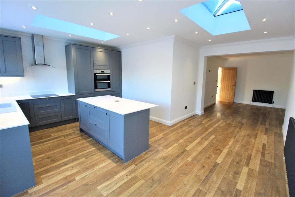 Highfield Gardens, Grays 3 bed bungalow £1,650 pcm (£381 pw)