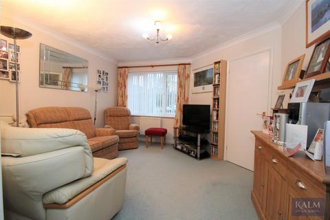 3 Chapel Way, Henlow, SG16 6PB