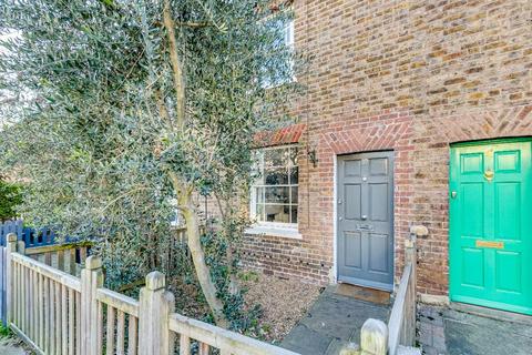 39 Albion Road, Twickenham, TW2 6QJ