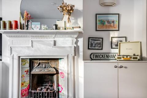 39 Albion Road, Twickenham, TW2 6QJ