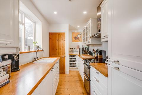 39 Albion Road, Twickenham, TW2 6QJ