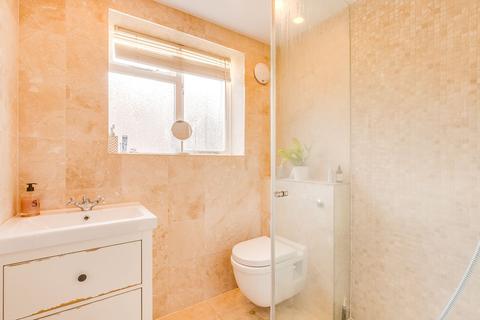 39 Albion Road, Twickenham, TW2 6QJ