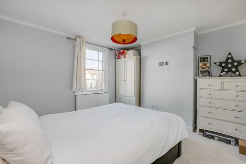 39 Albion Road, Twickenham, TW2 6QJ