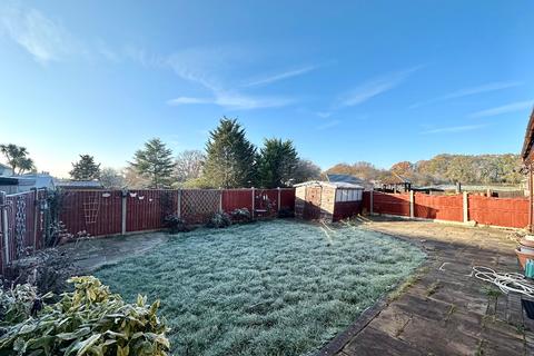 1 Barrett Close, Romford, RM3 7AY