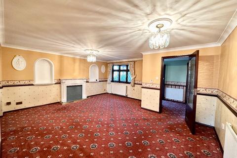 1 Barrett Close, Romford, RM3 7AY