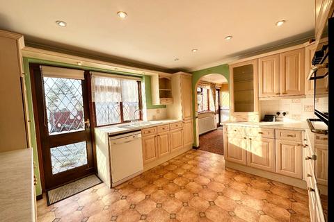 1 Barrett Close, Romford, RM3 7AY