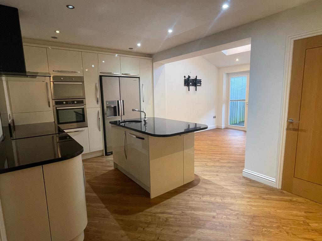 Harraby Grove Court, Carlisle, CA1 3 bed terraced house £575 pcm (£