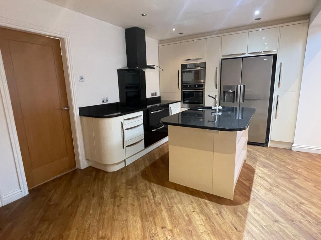 Harraby Grove Court, Carlisle, CA1 3 bed terraced house £575 pcm (£