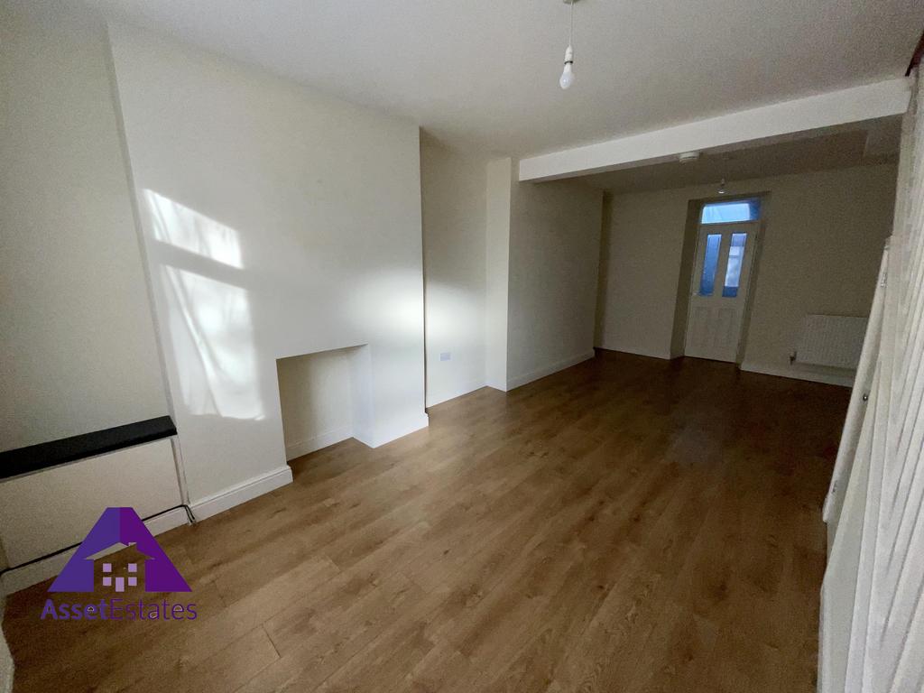 Oak Street, Abertillery 2 bed terraced house £575 pcm (£133 pw)