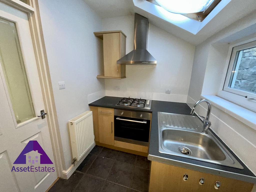 Oak Street, Abertillery 2 bed terraced house £575 pcm (£133 pw)