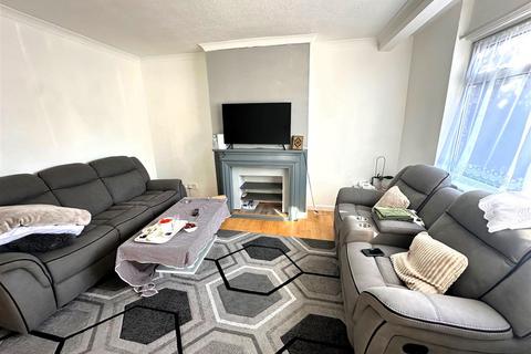 49 Elmcroft Close, Feltham, TW14 9HJ