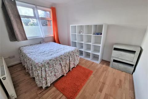 49 Elmcroft Close, Feltham, TW14 9HJ
