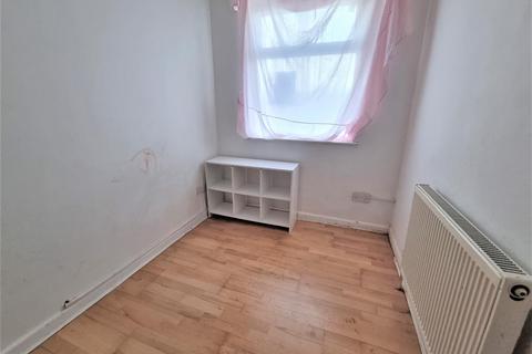 49 Elmcroft Close, Feltham, TW14 9HJ